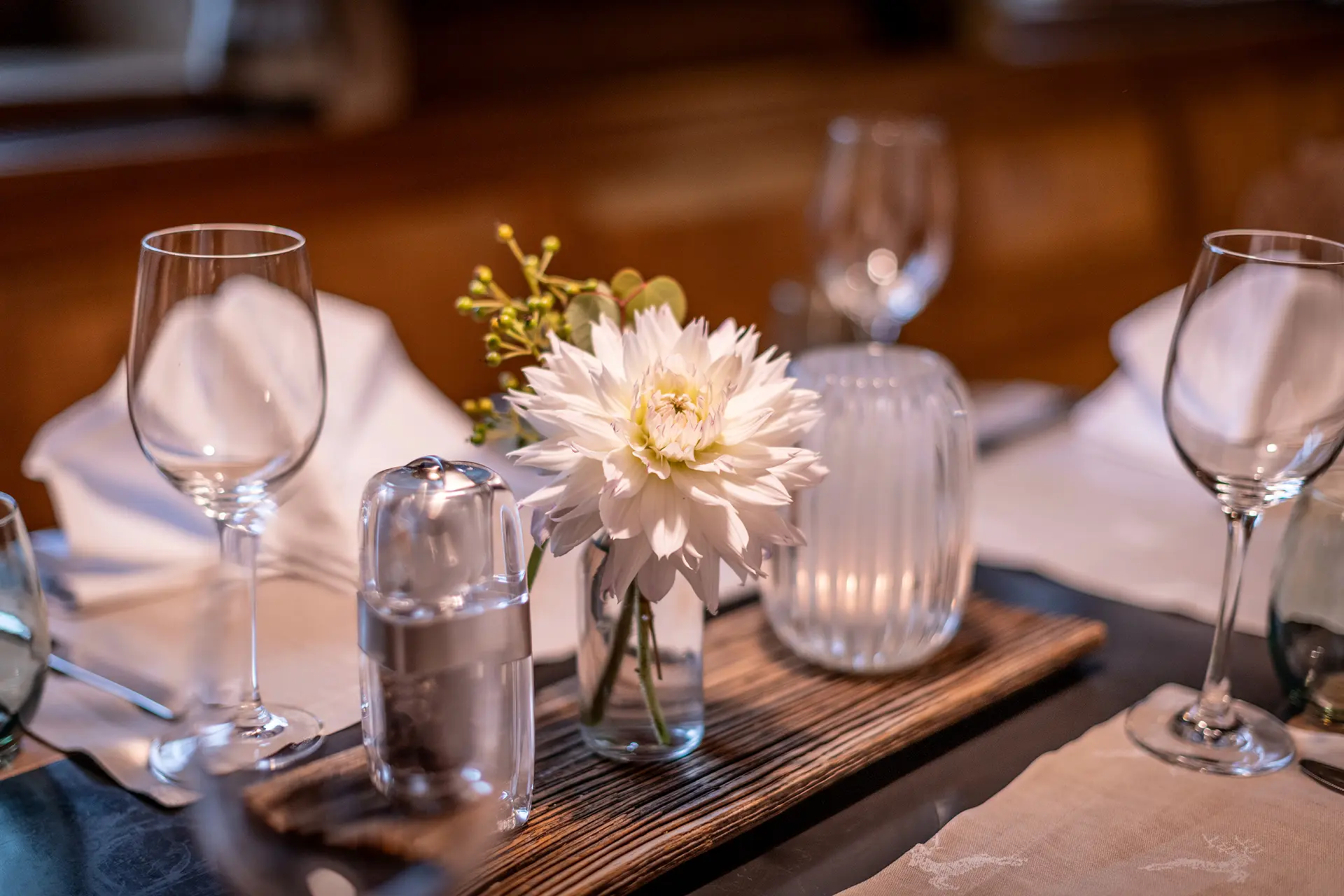 Tisch Gedeck im Restaurant Adler