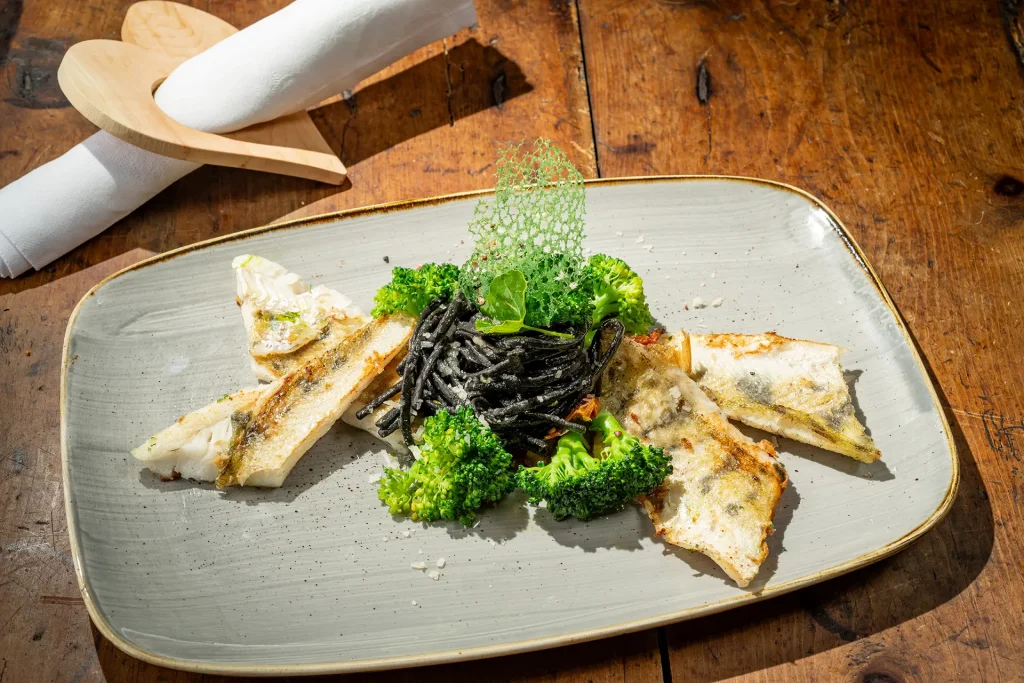 Fischgericht mit Brokkoli und Pasta