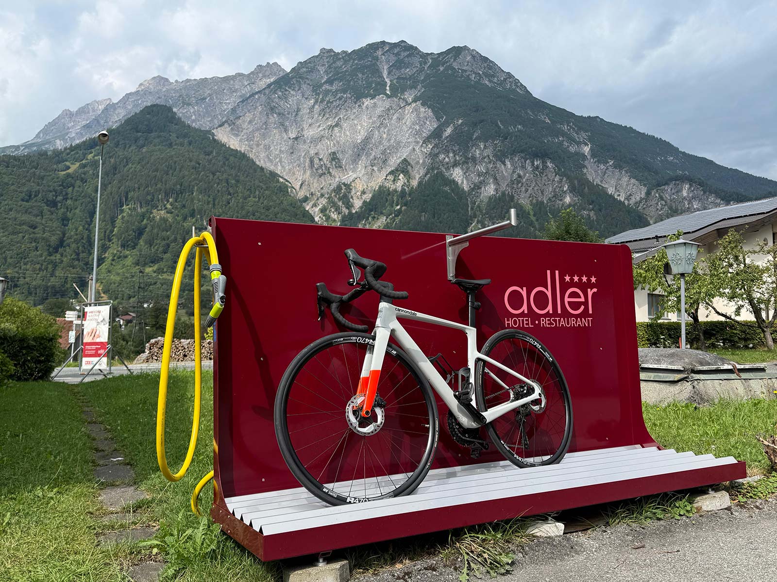 Road bike wash station